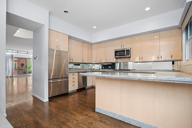 Building Photo - 171 W Goethe St