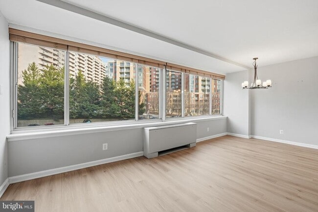 Building Photo - 1210 N Taft St