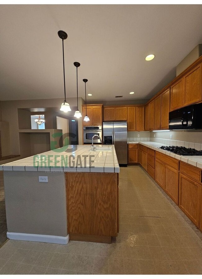 Building Photo - Spacious 4 Bedroom 3 Bath in Patterson! AV...