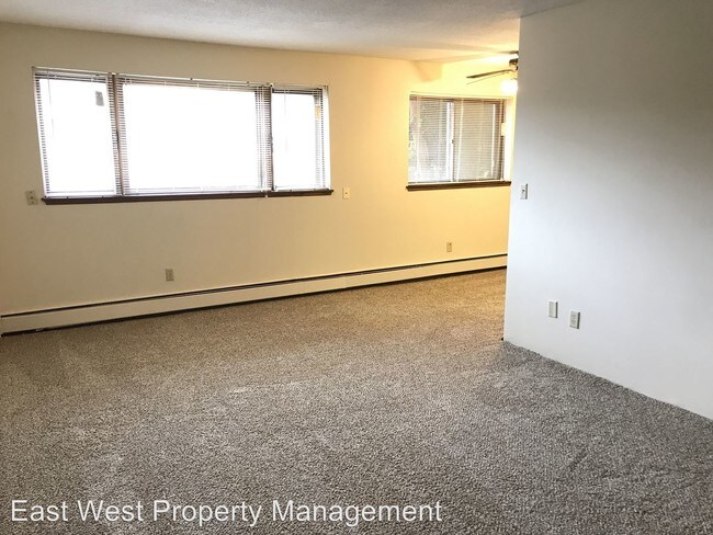 Building Photo - 1301 E 4th St