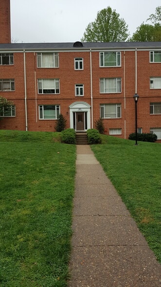 Primary Photo - 10411 Montrose Ave