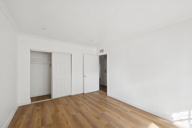 Building Photo - 1008 N Stanley Ave