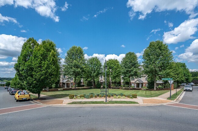 Building Photo - 623 Wyndhurst Dr