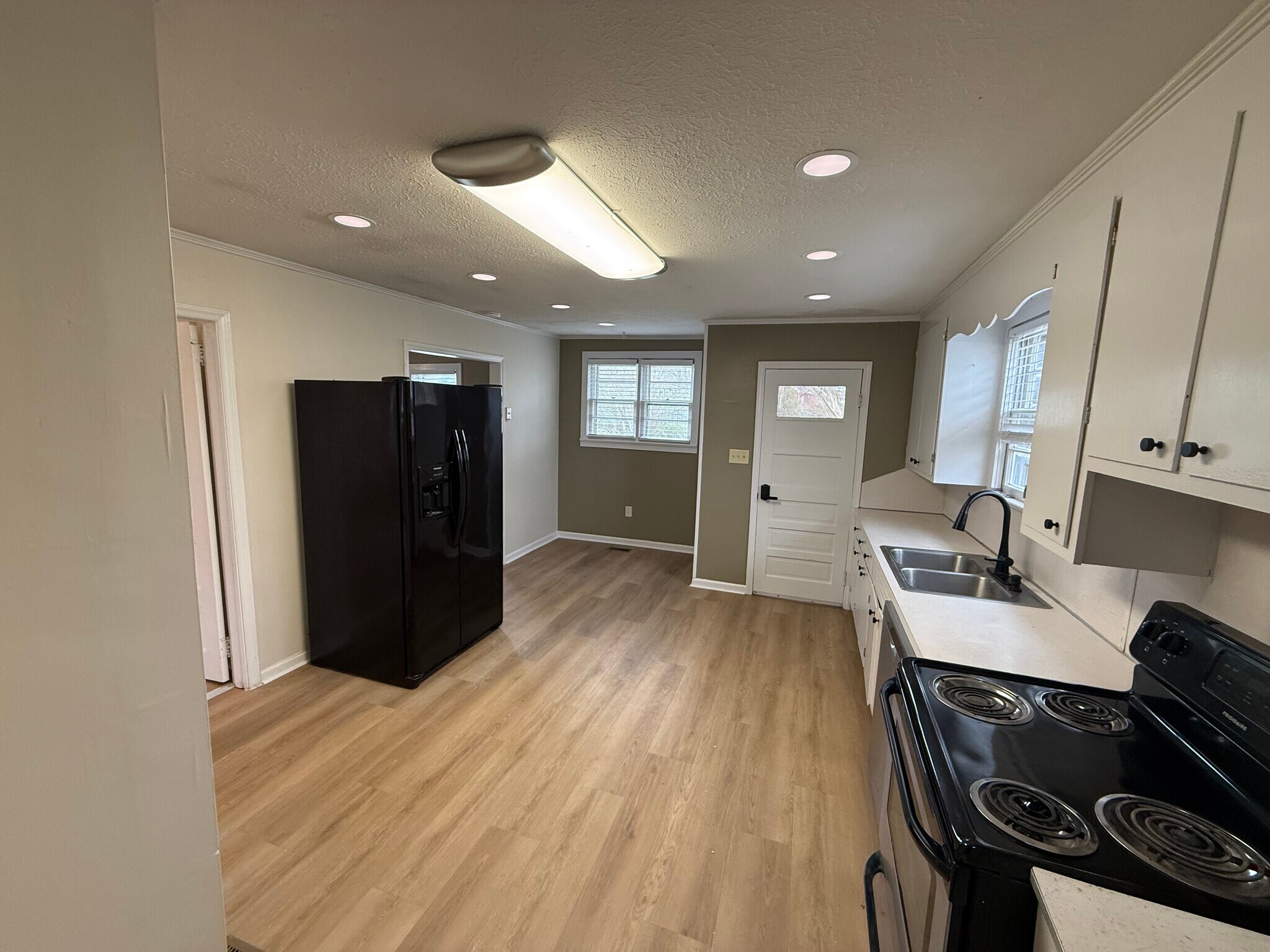 Building Photo - 112 Holland Dr