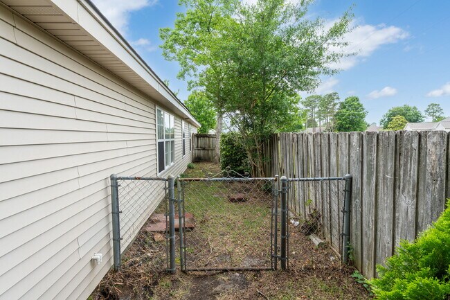 Building Photo - 808 Spy Glass Ct