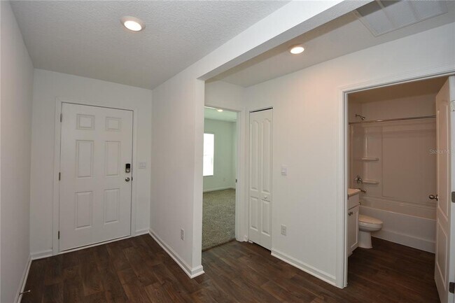 Building Photo - 9 Springwood Dr