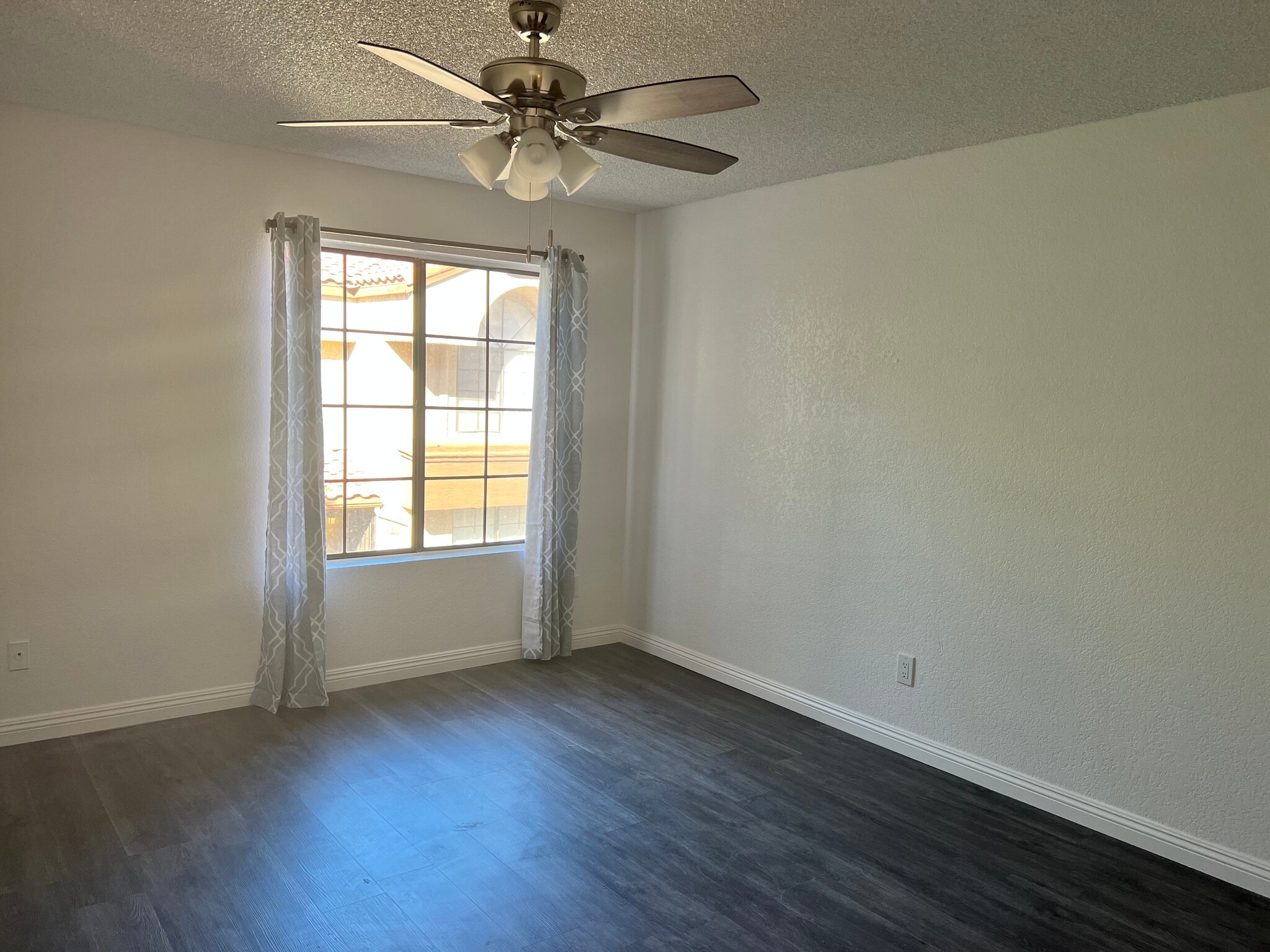 master bedroom - 839 S Westwood