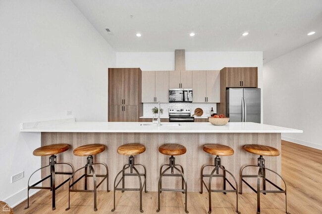 Building Photo - 1625 W 13th St