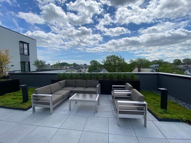 Building Photo - 154 Broadway