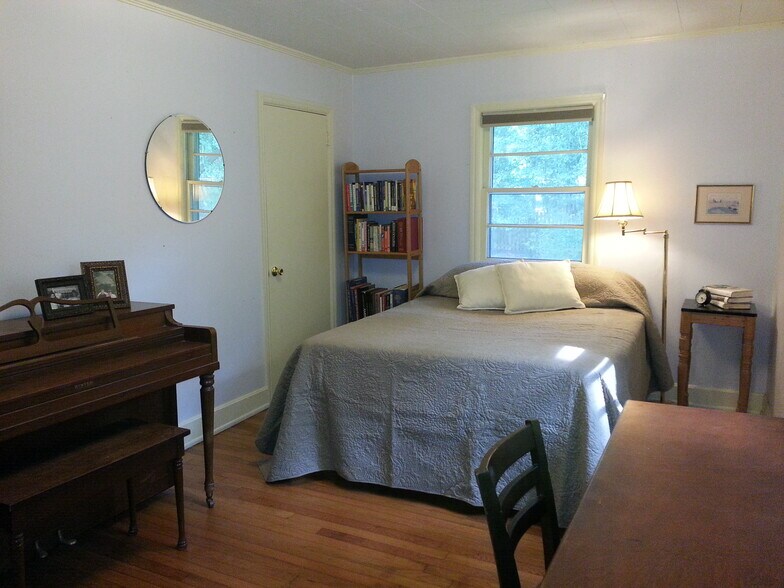 Building Photo - 223 Barclay Road