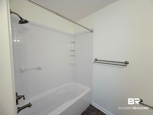 Building Photo - 105 Northgate Dr W