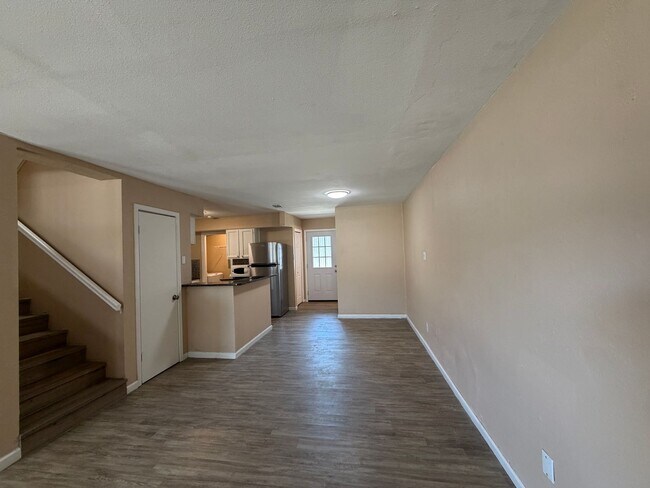 Building Photo - South Side Two Story Townhome!!