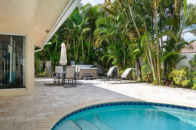 Building Photo - 7641 W Country Club Blvd