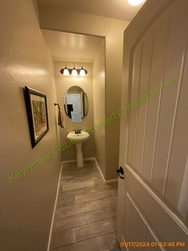 Building Photo - 3 bed/2.5 bath Condo in Gilbert’s Lofts in...