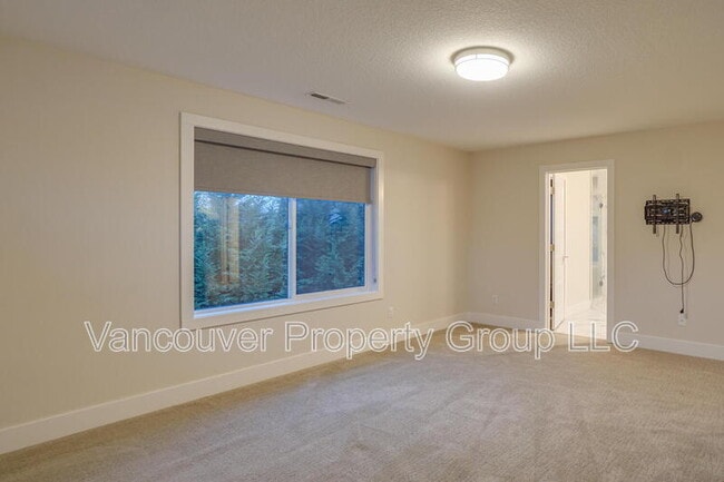 Building Photo - 6604 NE 107th St