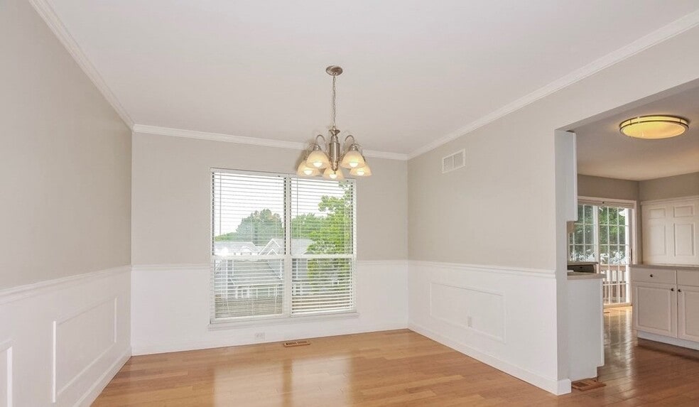 Building Photo - 125 Royallsprings Pkwy