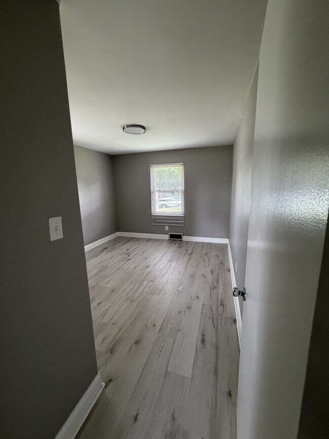 Building Photo - 1828 Upper Hunters Trace