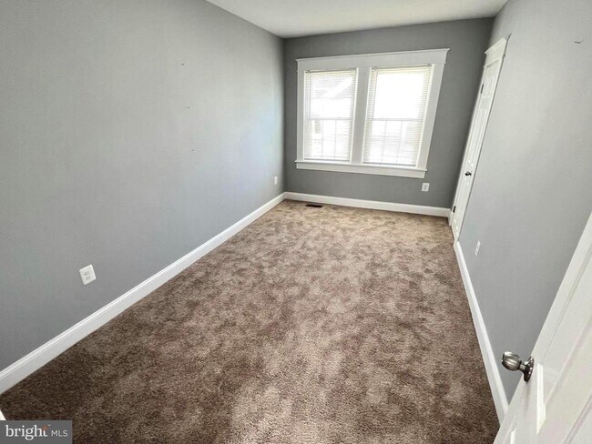 Building Photo - 3119 Harview Ave