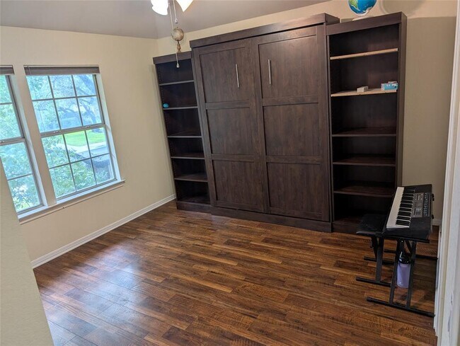Building Photo - 9910 Jasmine Creek Dr