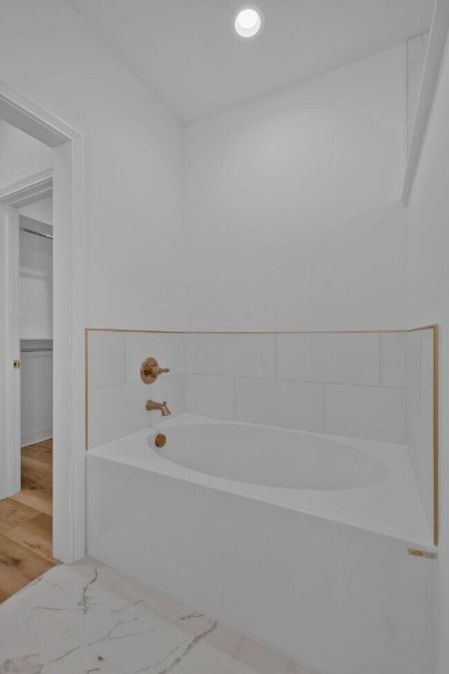 Building Photo - FOR LEASE - NEW BUILD TOWNHOME LOCATED IN ...