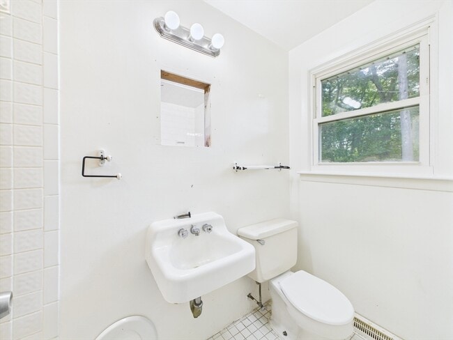 Building Photo - 91 Old Post Rd