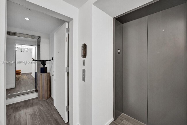 Building Photo - 801 S Miami Ave