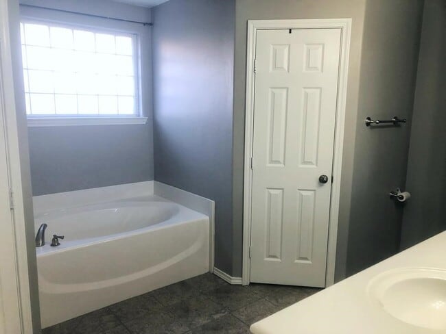 Building Photo - 619 Cabrillo Dr