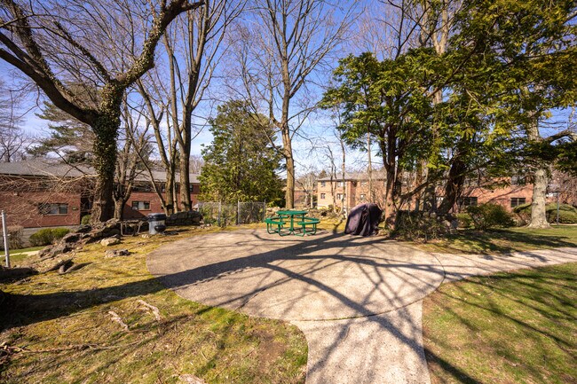 Building Photo - 154 Martling Ave