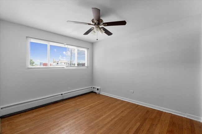 Building Photo - 6717 N Hermitage Ave