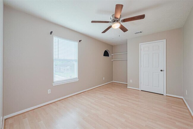 Building Photo - 8714 Ashlawn Dr