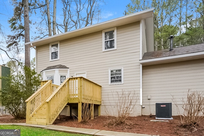 Building Photo - 2440 Hillboro Cir S W