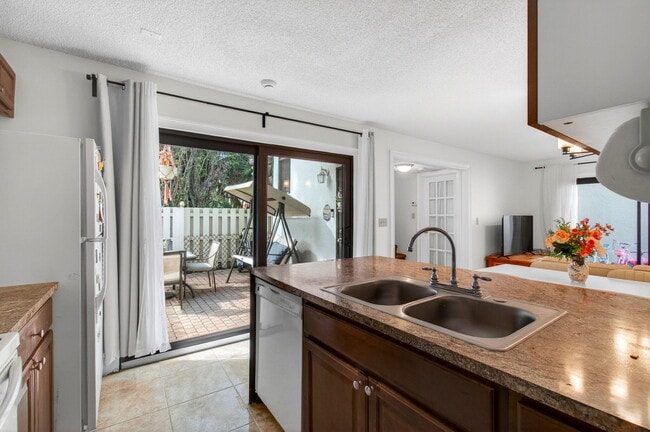 Building Photo - 22380 Pineapple Walk Dr