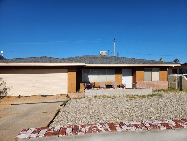 Primary Photo - 6141 Abronia Ave