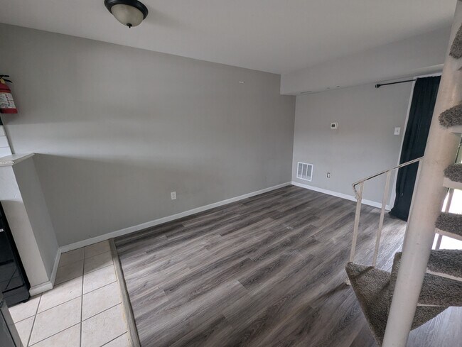 Building Photo - 225 Via Cascata Dr