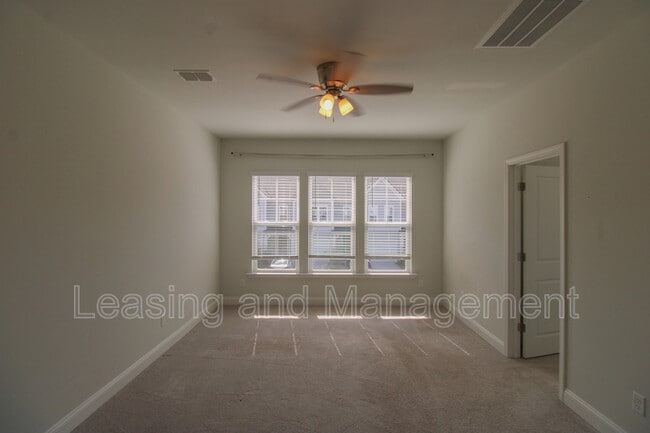Building Photo - 2234 Henry Tecklenburg Dr