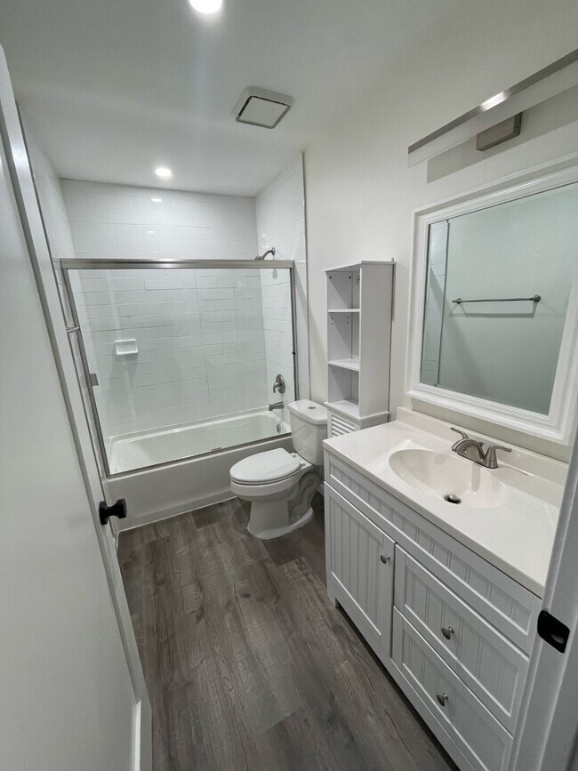 Building Photo - 5743 Klump Ave