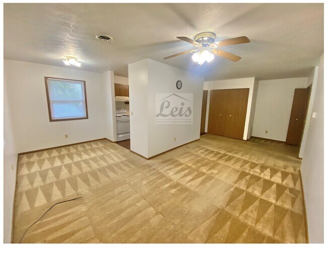 Building Photo - 534 Stonecastle Ct