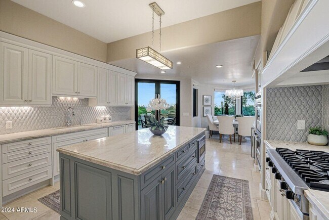 Building Photo - Beautiful custom home with backyard Oasis!