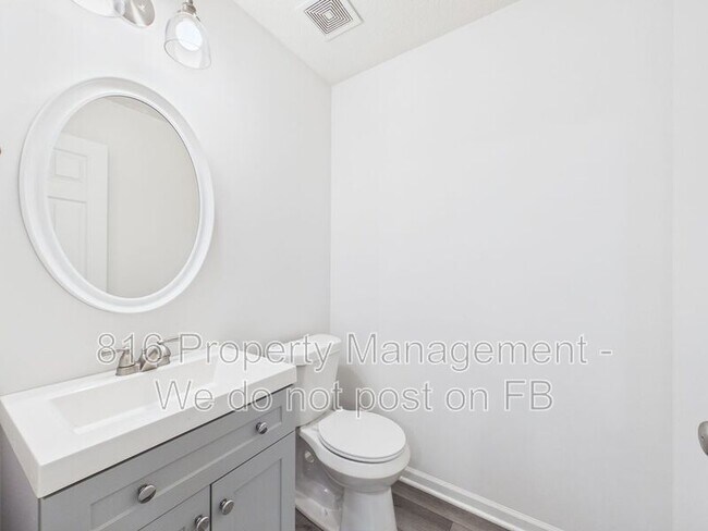 Building Photo - 8164 Drury Ave