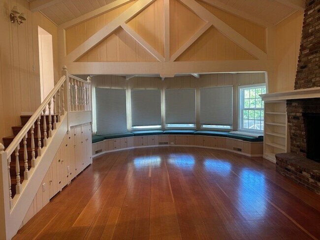 Building Photo - Historic Home On Huge Lot With Swimming Po...
