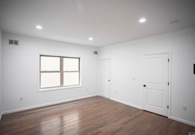 Building Photo - 5105 Meadowview Ave