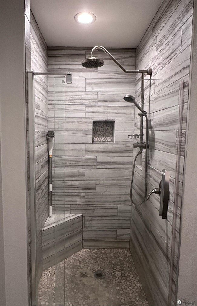 Building Photo - 3215 London Dr