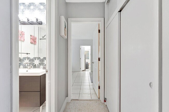 Building Photo - 1246 Johnson St