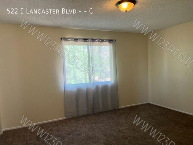 Building Photo - 522 E Lancaster Blvd
