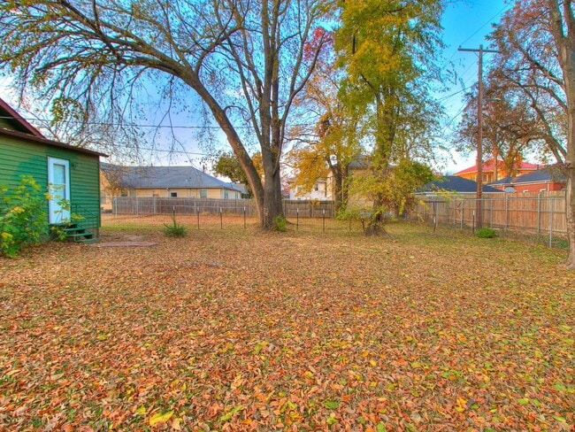 Building Photo - 3 Bedroom 1 Bath home in Shawnee!