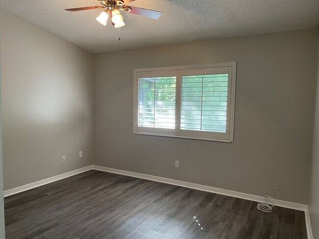 Building Photo - 7620 Baymeadows Cir W