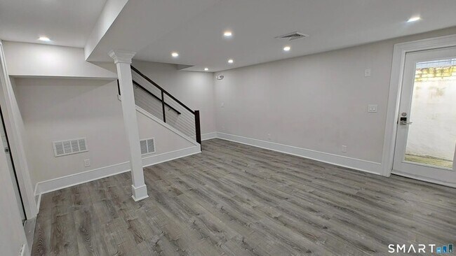 Building Photo - 42 Poe Ct