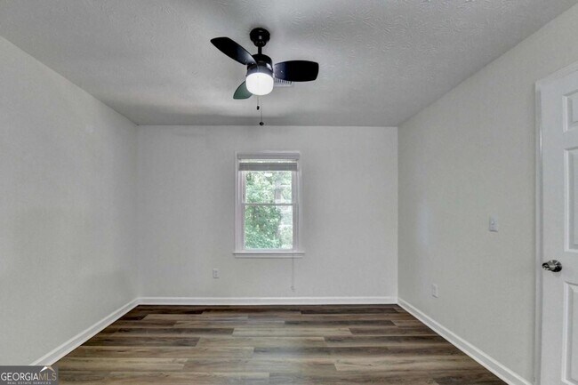 Building Photo - 1530 Plunketts Rd
