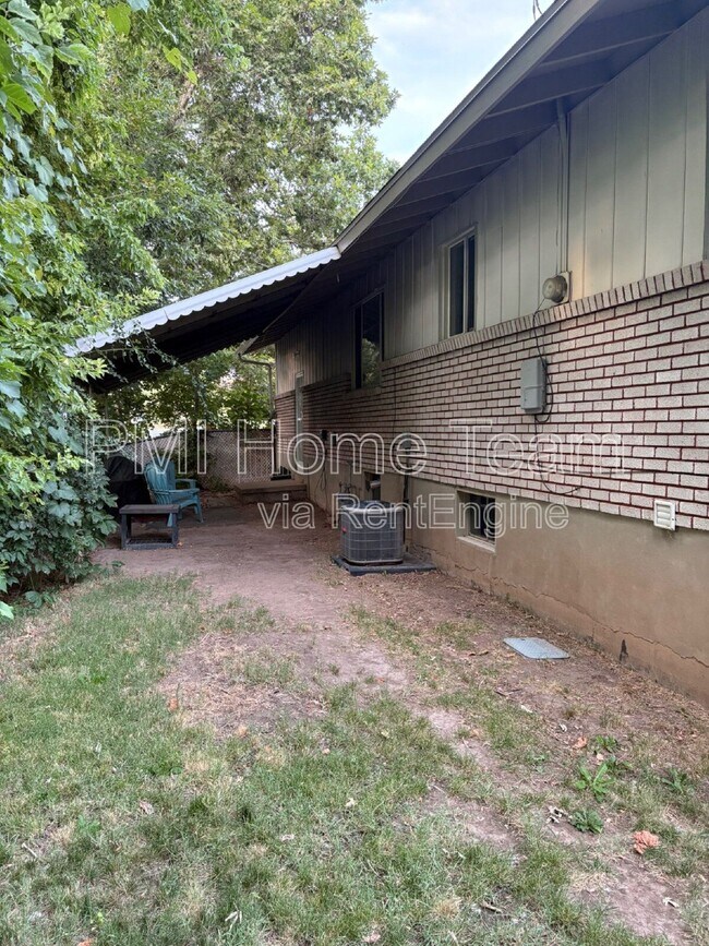 Building Photo - 3165 Jackson Ave