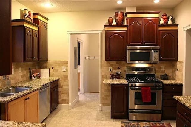 kitchen - 819 N 21st St